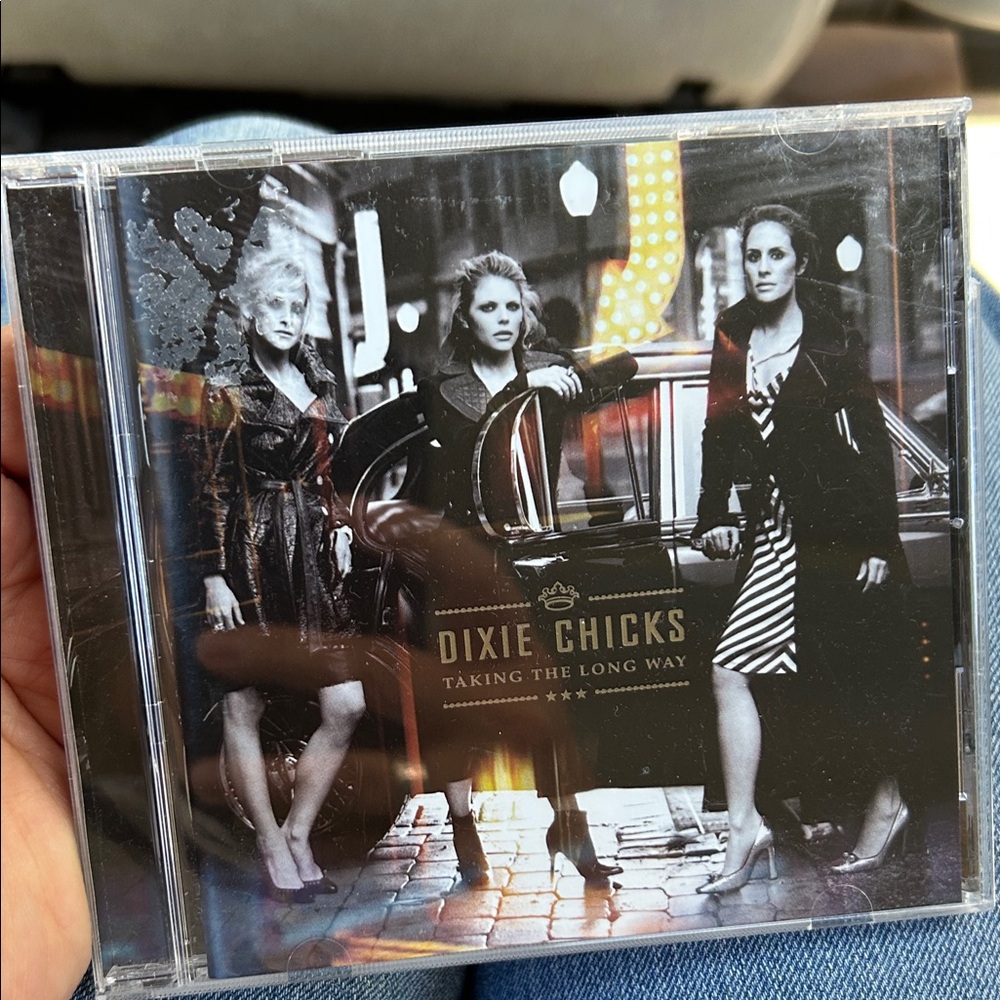 🎁 Dixie Chicks Taking The Long Way music cd with booklet classic country